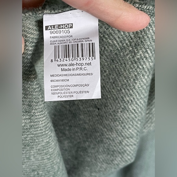 Ale Hop‎ Green Modern Lightweight Blanket Scarf Tassels New NWOT - Picture 3 of 4